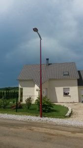pose de mat VALMONT type CEEDJI avec luminaire ECLATEC type TWEET