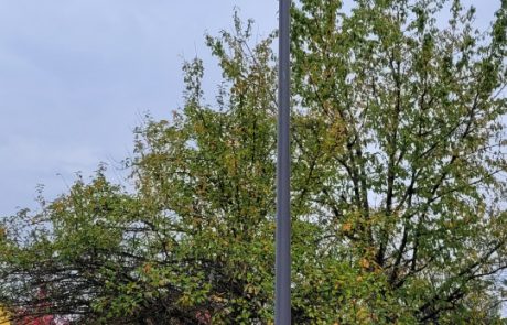 pose de mats VALMONT type LINEA avec luminaires PIXEL LED de chez ECLATEC
