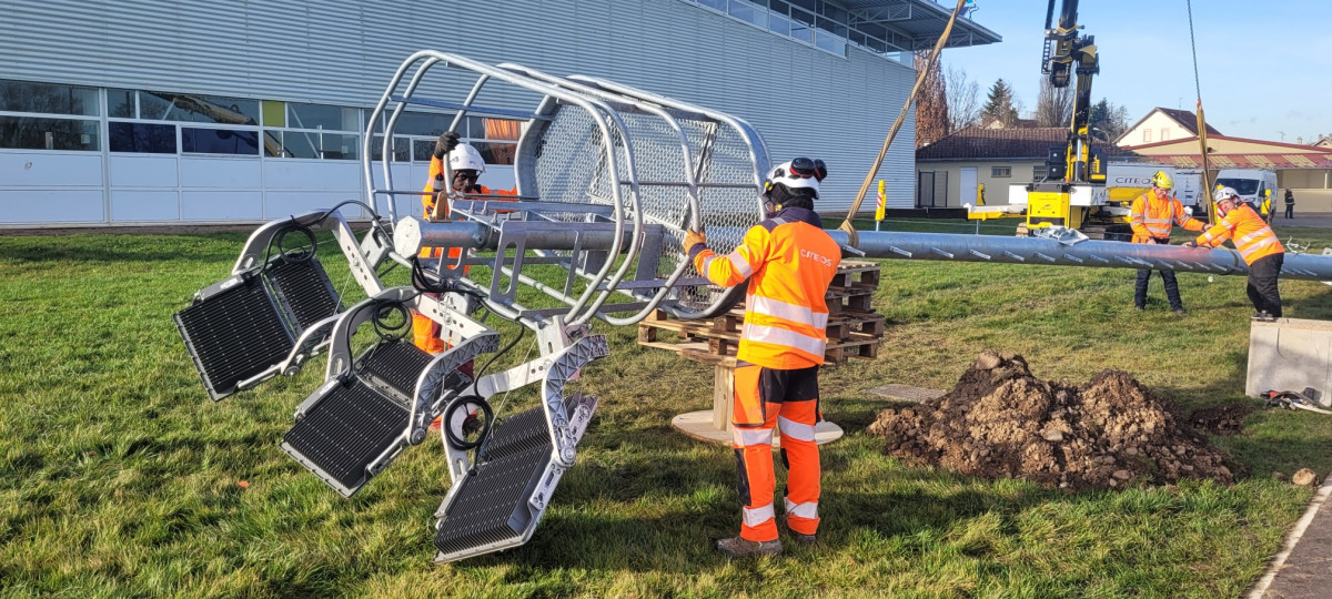 20251218_133824 Installation éclairage stade de foot Andelnans